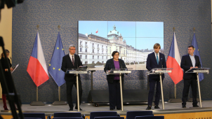 PŘEHLEDNĚ: Která pravidla v boji s koronavirem se mění?