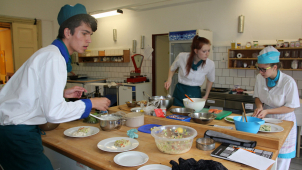 Praktické zkoušky skládali žáci v kuchyni