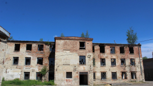 Práce na oživení Schindlerovy továrny úspěšně pokračují