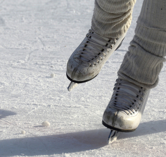 Na pardubickém kluzišti už se měsíc bruslí