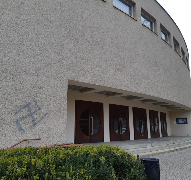 V Ústí nad Orlicí se objevily hákové kříže