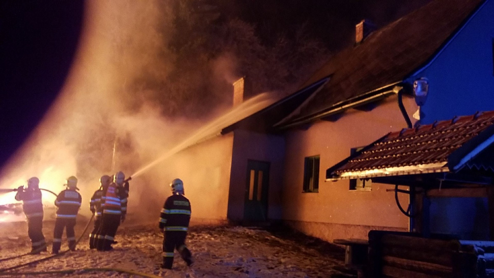 Plameny zničily stodolu v Horních Heřmanicích